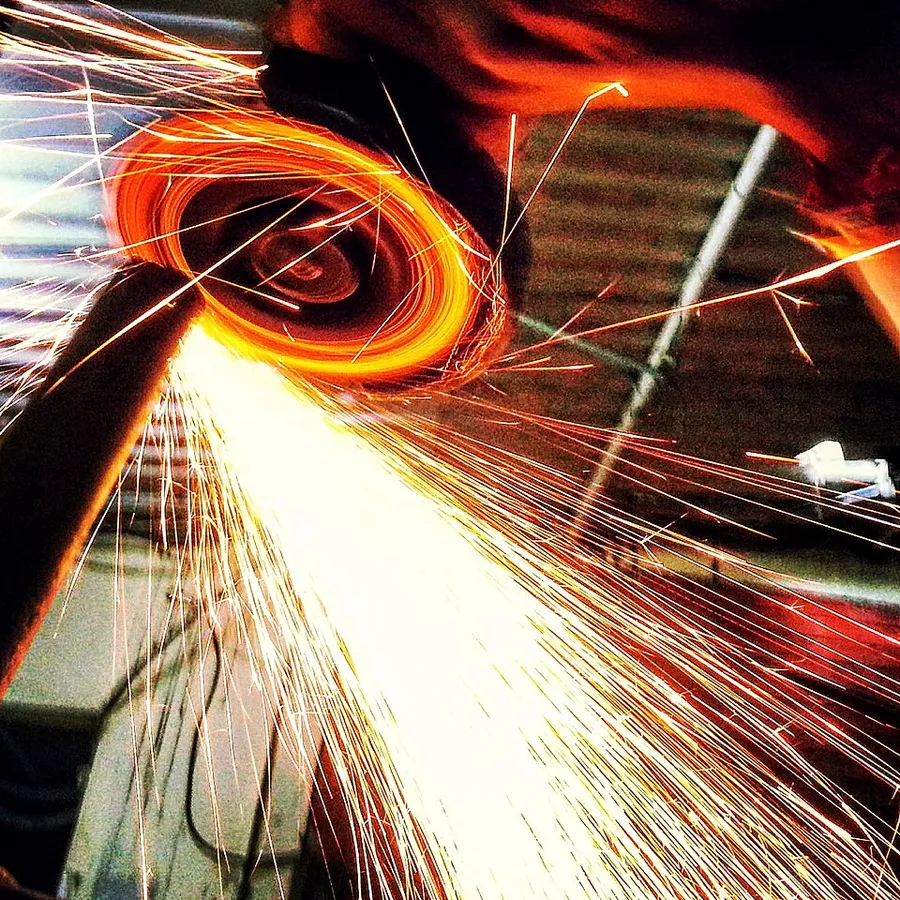 Ferramentas elétricas pra desbaste e acabamento
